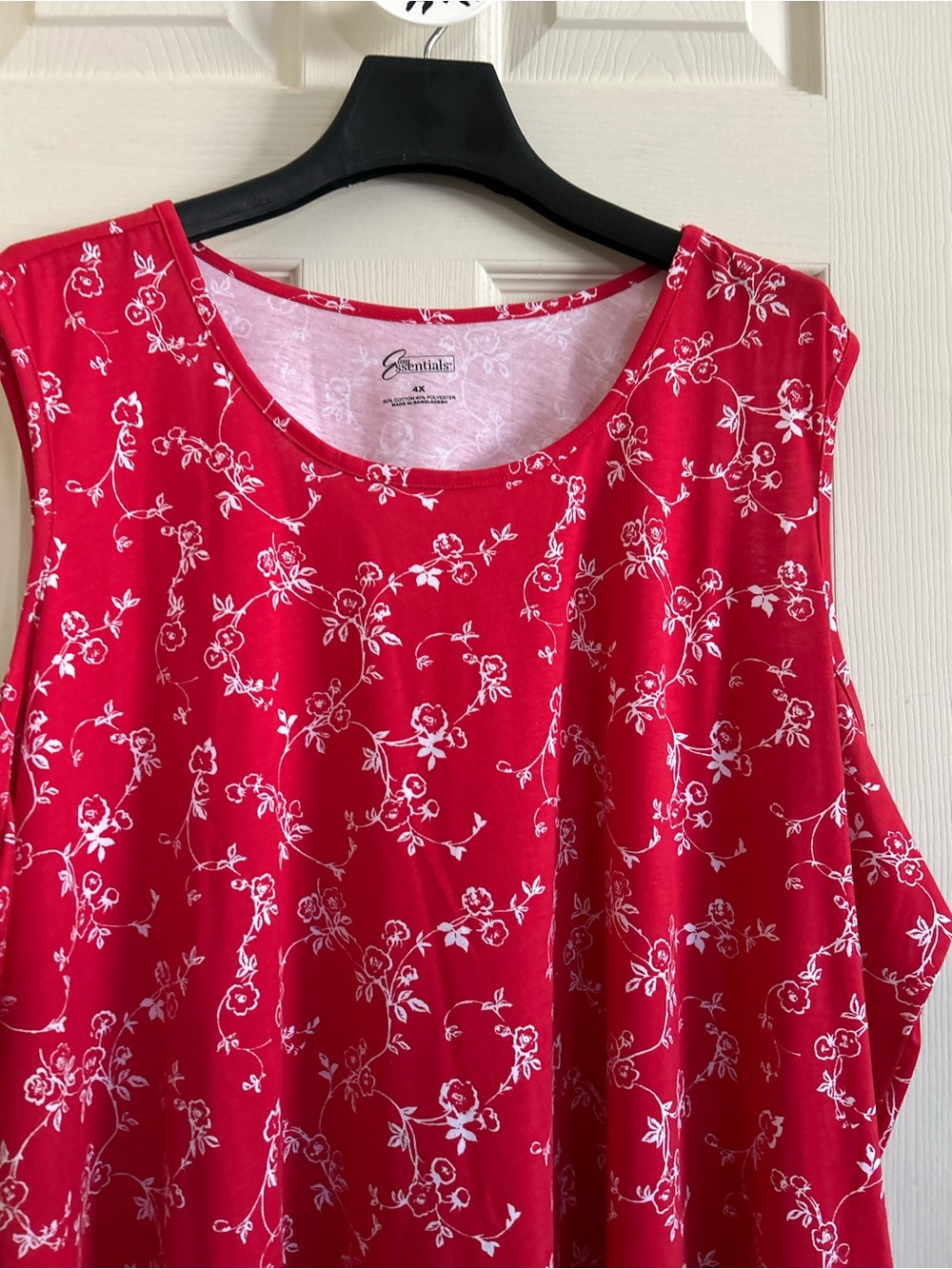 4XL. Essentials Red Floral Scoop Neck Women's Tank Top